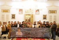 Pemberian Bantuan kepada Korban Gempa Bumi Kabupaten Cianjur oleh Gubernur Kepulauan Riau dan pemerintah Provinsi Kepulauan Riau. Foto: Diskominfo Kepri 