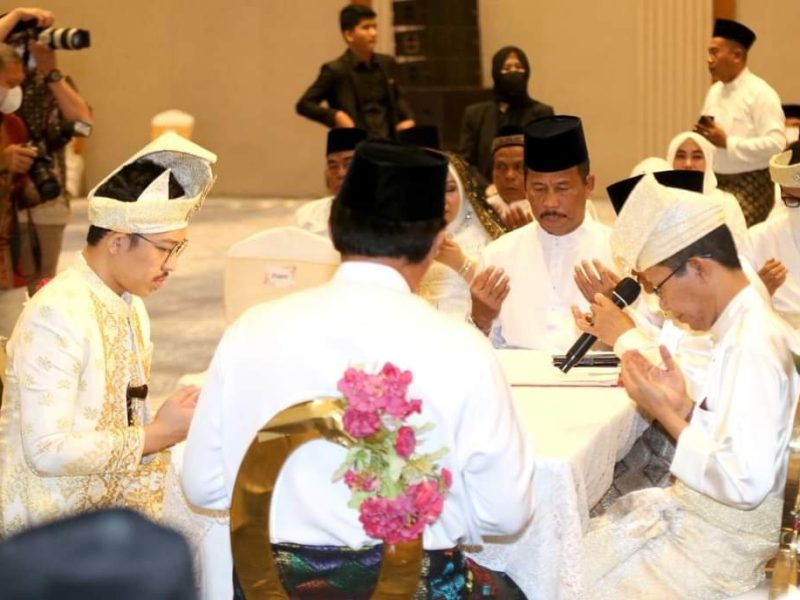 Pernikahan anak kedua pasangan Amsakar Achmad dan Erlita Sari berlangsung khidmat di Radisson Golf & Convention Center, Sabtu 3 Desember 2022.  Foto: MC Batam 