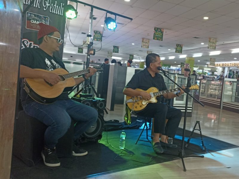 Irwandi Azwar dan Buralimar merangkul beberapa komunitas melakukan penggalangan dana untuk korban gempa Cianjur setiap akhir pekan. Foto: INIKEPRI.COM