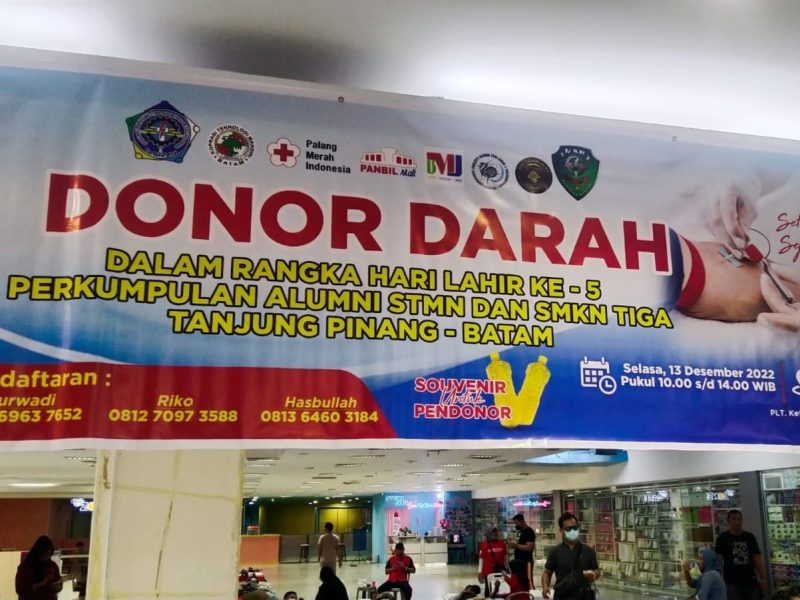 Dalam rangka merayakan hari lahir ke-5 tahun, Perkumpulan Alumni STM Negeri/SMK N 3 Tanjungpinang yang berdomisili di Kota Batam menyelenggarakan aksi Donor Darah di Panbil Mall, Kota Batam, Selasa 13 Desember 2022.  Foto: Dok. Panitia