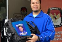 Stephane G Siburian saat di kantor KPUD Provinsi Kepri. Foto: Dok. Pribadi untuk INIKEPRI.COM 