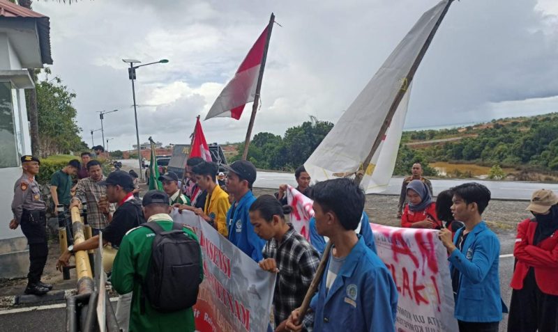 HMKN, GMNI UMRAH & GPR lakukan Unjuk Rasa Tolak Konsensi ZEE Indonesia-Vietnam. Foto:INIKEPRI.COM