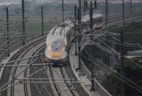 Rangkaian comprehensive inspection train (CIT) Kereta Cepat menjalani persiapan untuk uji coba dinamis di jalur Tegalluar, Kabupaten Bandung, Jawa Barat, Selasa (15/11/2022). Foto: ANTARA/Novrian Arbi/nz