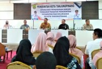 Wakil Wali Kota (wawako) Tanjungpinang, Endang Abdullah buka sosialisasi pemahaman hukum terhadap aparatur pemerintah kecamatan dan kelurahan di kota Tanjungpinang. Kegiatan berlangsung, di aula kantor kelurahan Tanjungpinang Kota, Provinsi Kepri, Rabu (21/12/2022). Foto: Kominfo Tanjungpinang