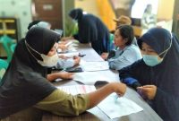 Penyaluran bantuan langsung tunai (BLT) pengendalian dampak inflasi telah disalurkan kepada keluarga pra sejahtera dan nelayan di Kota Tanjungpinang. Foto: Kominfo Tanjungpinang 