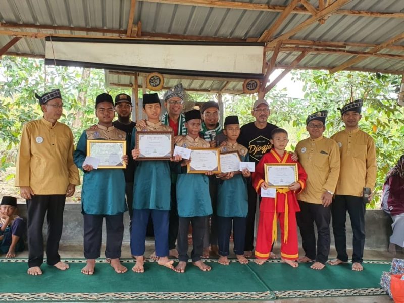 YSAI berikan Penghargaan kepada Santri yang berprestasi. Foto: INIKEPRI.COM 