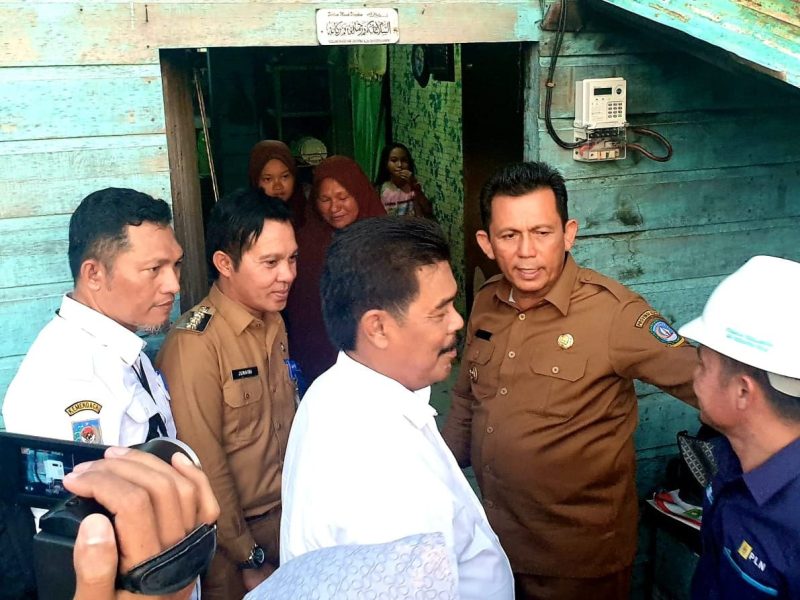 Peresmian penyalaan bantuan pasang baru listrik di Tanjung Kumbik, Pulau Tiga Barat. Foto: Diskominfo Kepri 