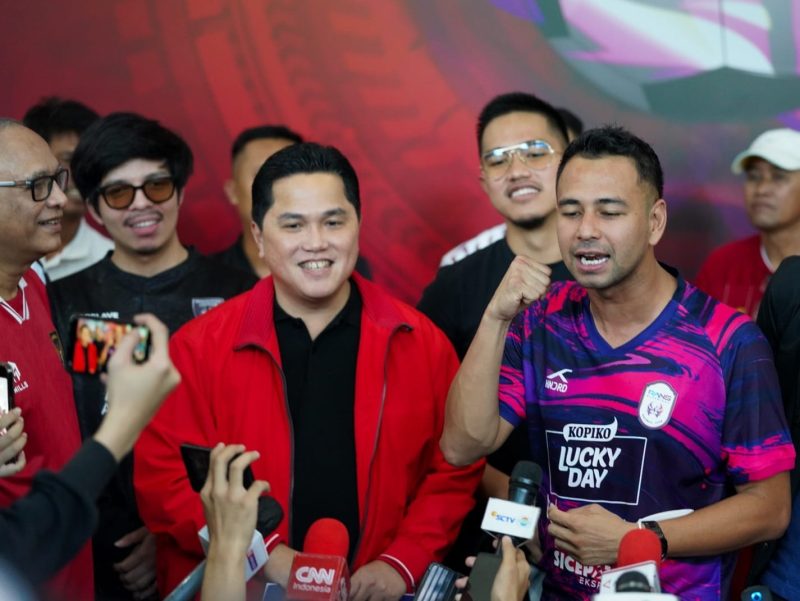 Erick Thohir mengembalikan berkas pendaftaran sebagai calon Ketua Umum Persatuan Sepak bola Seluruh Indonesia (PSSI). Foto: Istimewa 