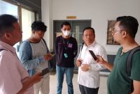 Ketua Pansus Pemberdayaan Usaha Mikro, Mulia Rindo Purba, saat diwawancarai awak media. Foto: INIKEPRI.COM 