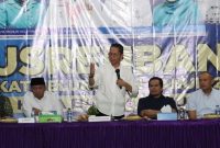 Wakil Wali Kota Batam, Amsakar Achmad menghadiri langsung kegiatan musyawarah rencana pembangunan (Musrenbang) di tingkat Kelurahan Bukit Tempayan, Selasa (17/1/2022) malam. Foto: MC Batam