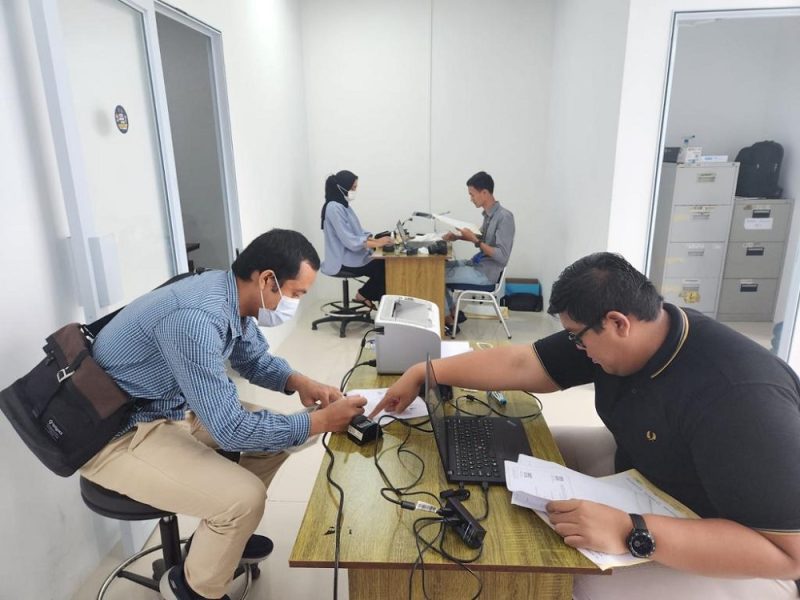 Bersempenaan Hari Bhakti Imigrasi Ke-73, Kantor Imigrasi Kelas I Khusus TPI Batam menyelenggarakan paspor simpatik. Foto: Imigrasi Batam