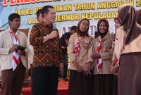 Gubernur Kepulauan Riau Ansar Ahmad saat berada di SMA Negeri 24 Batam. Foto: INIKEPRI.COM 