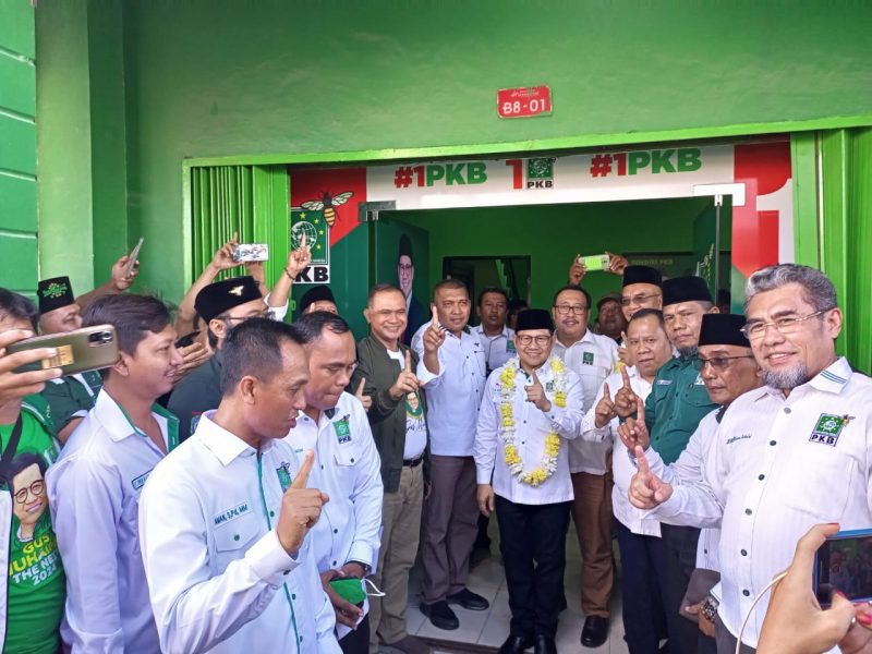 Ketua umum PKB Muhaimin Iskandar meresmikan kantor DPW PKB Kepri. Foto: INIKEPRI.COM