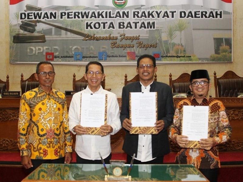 Wakil Wali Kota Batam Amsakar Achmad hadir dalam Rapat Paripurna Laporan Pansus Pembahasan Rancangan Peraturan Daerah (Ranperda) Penyelenggaraan Kearsipan sekaligus pengambilan keputusan, Rabu (25/1/2023). Foto:Istimewa 