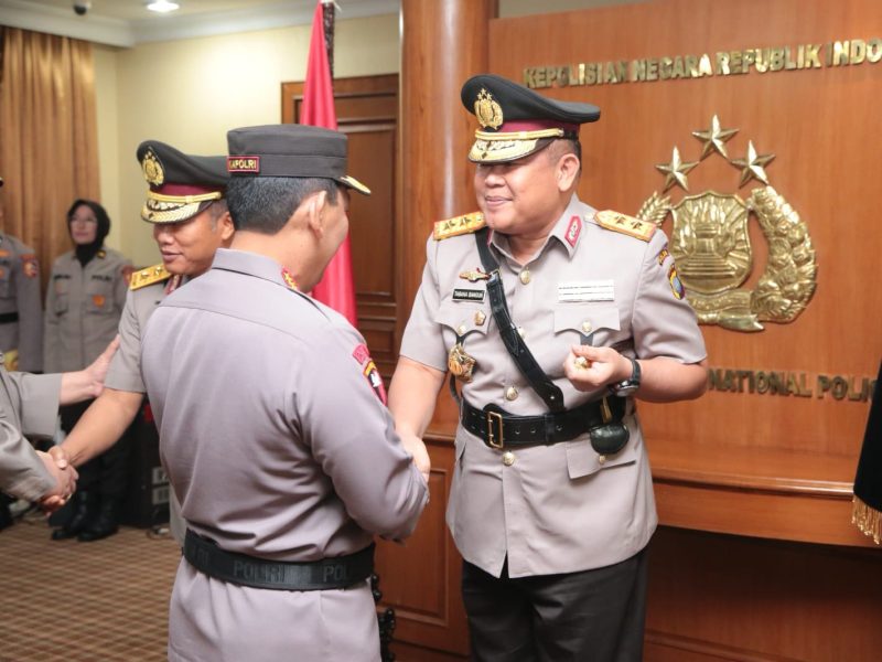 Kapolri Jenderal Polisi Drs. Listyo Sigit Prabowo, M.Si pimpin upacara serah terima jabatan Kapolda Kepri bertempat di Rupatama Mabes Polri  Jalan Trunojoyo, Jakarta Selatan, Kamis (26/1/2023). Foto: Humas Polda Kepri