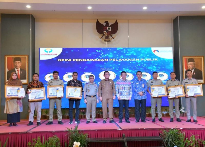 Gubernur Kepulauan Riau H. Ansar Ahmad menghadiri acara Penganugerahan Opini Pengawasan Hasil Penilaian Penyelenggaraan Pelayanan Publik dari Ombudsman RI Perwakilan Kepri. Foto: Diskominfo Kepri 