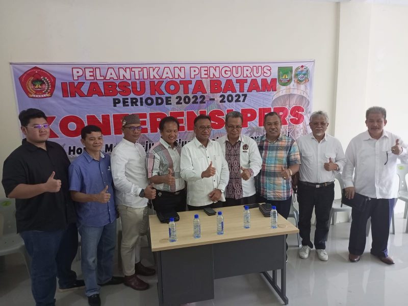 Konferensi pers pelantikan IKABSU Kota Batam. Foto: INIKEPRI.COM 