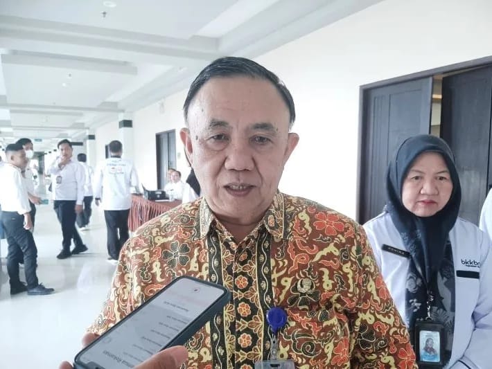 Deputi Bidang KSPK BKKBN, Nopian Andusti didampingi Kepala BKKBN Provinsi Kepri, Rohina. Foto: ANTARA/Ogen