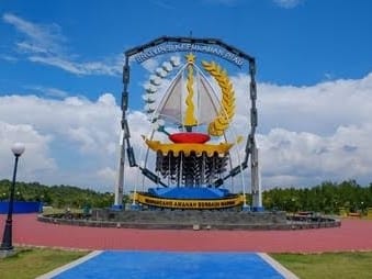 Tugu Provinsi Kepulauan Riau. Foto: SHUTTERSTOCK
