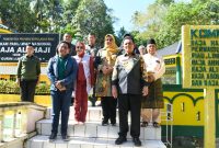 Menteri Desa, Pembangunan Daerah Tertinggal dan Transmigrasi (Mendes PDTT) H. Abdul Halim Iskandar melakukan wisata Religi ke Pulau Penyengat. Foto: Diskominfo Kepri 