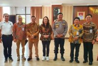 Cen Sui Lan Anggota MPR RI Fraksi Golkar bersama Irjen Pol Tabana Bangun Kapolda Kepri, serta tenaga ahli Dr Hendry Hartono, Herdiyanto, Victor Angsono Huatama, dan M Rodjak S Dir Intelkam Polda Kepri, Senin (6/2/2023). Foto: nurul atia/suaraserumpun.com