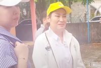 Anggota DPR RI dari Partai Golkar Dapil Kepulauan Riau Cen Sui Lan di saat sosialisasi penyaluran beasiswa tersebut di halaman SD Bintan Tanjungpinang, Minggu 12 Februari 2023. Foto: Tangkapan Layar 