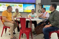 Gubernur Kepulauan Riau H. Ansar Ahmad menemui langsung General Manager PT PLN (Persero) Unit Induk Distribusi (UID) Riau Kepri Agung Murdifi di Pekanbaru. Foto: Diskominfo Kepri 