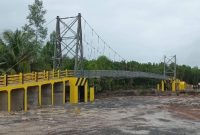 Jembatan gantung di Desa Kerandin dan Pekaka yang dibangun lewat aspirasi Cen Sui Lan. Foto: Istimewa 