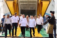Gubernur Kepulauan Riau H. Ansar Ahmad melepas secara resmi pelayaran perdana Kapal Motor Penyeberangan (KMP) Bahtera Nusantara 03 di Pelabuhan Roro ASDP Tanjung Uban. Foto: Diskominfo Kepri 
