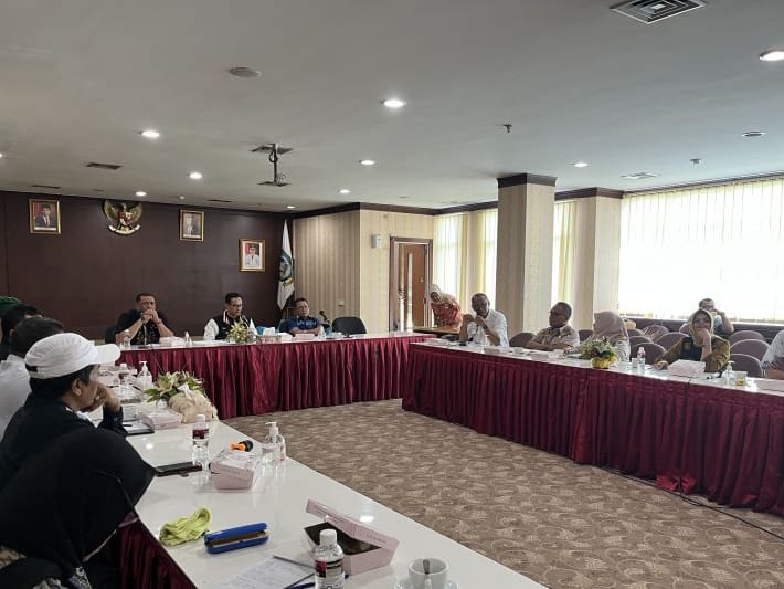 Rapat dengar pendapat (RDP) terkait kenaikan harga kedelai sebagai bahan baku pembuatan tahu dan tempe di Batam, Kamis. Foto: ANTARA 