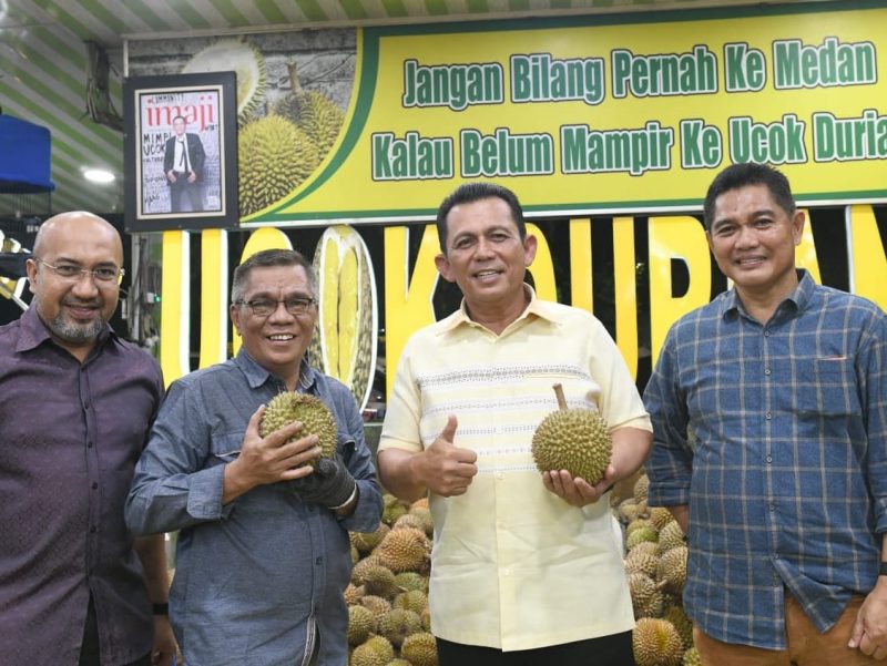 Gubernur Kepulauan Riau H. Ansar Ahmad saat berkunjung ke Ucok Durian dan Si Bolang di Medan, Sumatera Utara. Foto: Diskominfo Kepri 