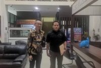 Ade Darmawan D, SH (kiri) dan kliennya Wakil Kepala Badan Intelijen Negara (BIN) Daerah Kepulauan Riau, Bambang Panji Prianggodo. Foto: INIKEPRI.COM 