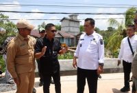 Gubernur Ansar Meninjau pekerjaan pembangunan 5 box culver di Kampung Belukap - Nerekeh, Lingga. Foto: Diskominfo Kepri 