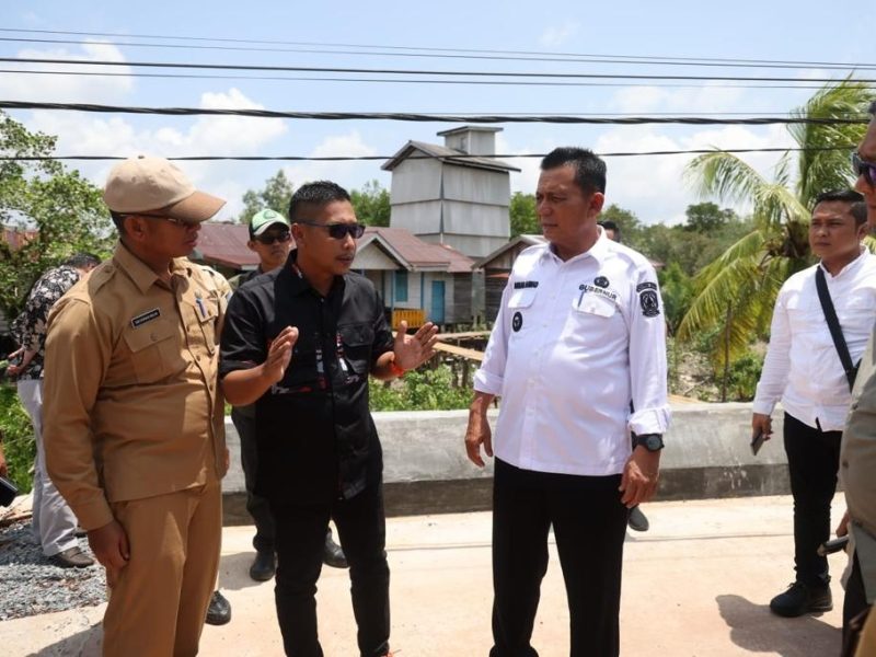 Gubernur Ansar Meninjau pekerjaan pembangunan 5 box culver di Kampung Belukap - Nerekeh, Lingga. Foto: Diskominfo Kepri 