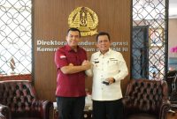 Gubernur Kepulauan Riau H. Ansar Ahmad bersama Dirjen Imigrasi Kemenkumham RI Silmy Karim. Foto: Diskominfo Kepri 