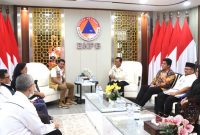 Gubernur Kepulauan Riau H. Ansar Ahmad Beraudiensi dengan Kepala Badan Nasional Penanggulangan Bencana (BNPB) RI Letjen TNI Suharyanto di Kantor BNPB RI, Jakarta. Foto: Diskominfo Kepri