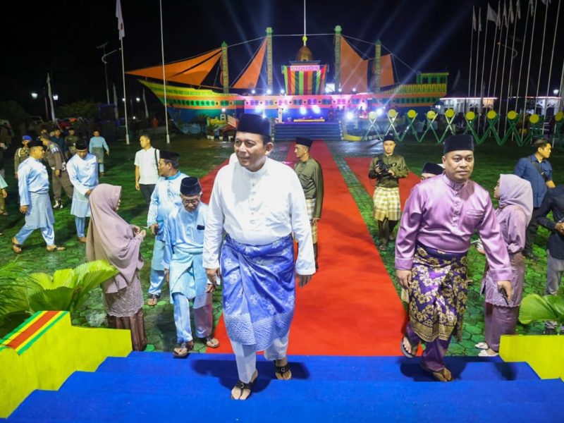 Gubernur Kepulauan Riau H. Ansar Ahmad Menhadiri Pembukaan Seleksi Tilawatil Qur'an dan Hadist (STQH) ke-X tingkat Kabupaten Lingga di Lapangan Kantor Bupati Lingga. Foto: Diskominfo Kepri 