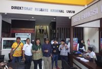 Sejumlah aliansi dan organisasi kepemudaan yang tergabung dalam Aliansi Masyarakat Peduli Kepri mendatangi Polda Kepri pada Senin (6/3/2023) pagi. Foto: INIKEPRI.COM
