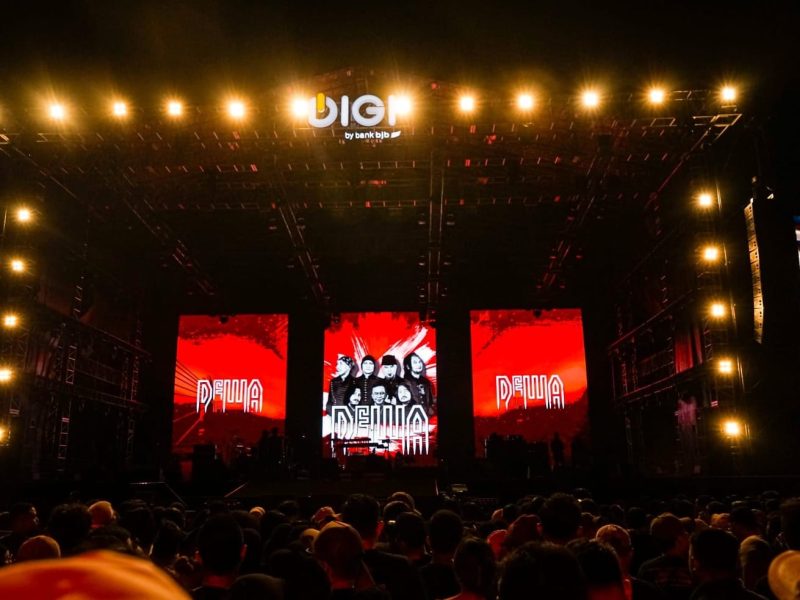 Konser akbar bertajuk Pesta Rakyat 30 Years of Career Dewa 19 sukses digelar di Stadion Siliwangi Kota Bandung, pada Minggu, 5 Maret 2023. Foto: bank bjb untuk INIKEPRI.COM 