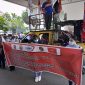Massa buruh dan pekerja yang tergabung dalam berbagai Aliansi di Kota Batam kembali turun dan melakukan aksi unjuk rasa di halaman DPRD Kota Batam pada Rabu (8/3/2023) pagi. Foto: INIKEPRI.COM 