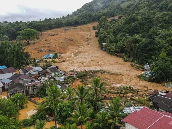 Foto udara bencana tanah longsor di Kecamatan Serasan, Kabupaten Natuna, Kepulauan Riau, Selasa (7/3/2023). Foto: ANTARA/Kiky Firdaus/Lmo/nym.
