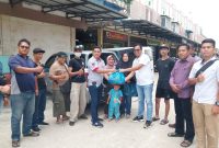 Puluhan tokoh masyarakat di Tanjungpiayu, Kota Batma, khususnya warga sekitar lokasi Sekolah Menengah Kejuruan Negeri (SMKN) 9 Batam, menyampaikan terimakasih atas dukungan Kepolisian Daerah (Polda) Kepulauan Riau terhadap lembaga pendidikan itu. Foto:INIKEPRI.COM 