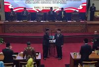 Rival Pribadi Resmi Dilantik menjadi anggota DPRD Kota Batam dan sekaligus menjabat sebagai Sekretaris Komisi II, Rabu, 15 Maret 2023. Foto: INIKEPRI.COM 