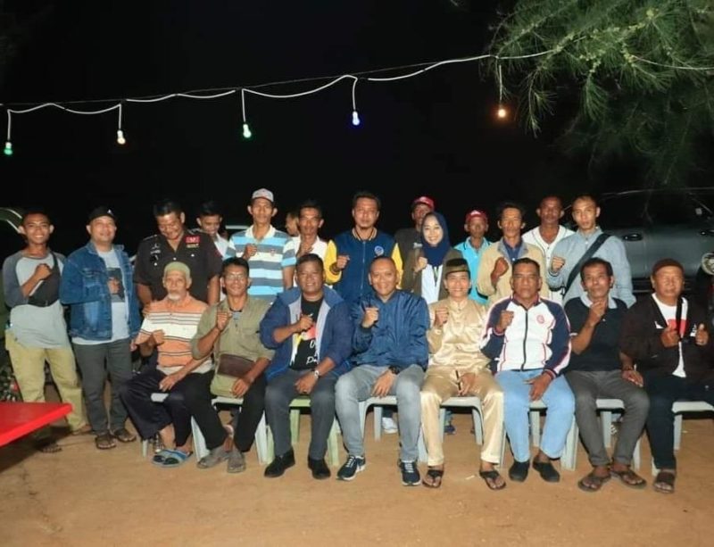 Ketua umum DPP GARPU Pietra M Paloh bersilaturahmi dengan nelayan di Karimun. Foto: Dok. GARPU untuk INIKEPRI.COM 