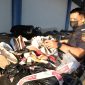 Bea Cukai Batam berhasil mengamankan ratusan koli barang bekas yang hendak
dikeluarkan dari Batam menuju Bintan yang diangkut menggunakan truk melalui Pelabuhan Roro Telaga Punggur pada tanggal 3 hingga 6 Maret 2023. Foto: Dok. Bea Cukai Batam untuk INIKEPRI.COM 