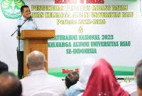 Gubernur Kepulauan Riau H. Ansar Ahmad menghadiri penatikan dan pengukuhan Ikatan Keluarga Alumni Universitas Riau (IKA-UNRI) Cabang Kota Batam Periode 2022 - 2026. Foto: Diskominfo Kepri 