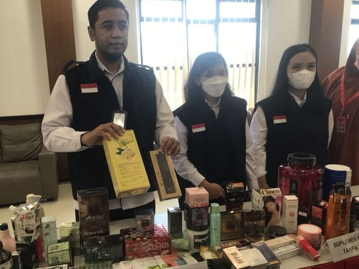 Balai Pengawasan Obat dan Makanan (BPOM) Batam memperketat pengawasan peredaran kosmetik secara daring di media sosial. Foto: ANTARA