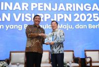 Menko Marves Luhur Binsar Panjaitan dan Menteri PPN/Kepala Bappenas Suharso Monoarfa di Seminar Penjaringan Masukan Visi RPJPN 2025-2045: Negara Maritim yang Berdaulat, Maju, dan Berkelanjutan di Gedung Bappenas, Senin (20/3/2023). Foto: Bapenas