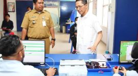 Wakil Wali Kota Batam Amsakar Achmad menghadiri kegiatan Orientasi Pelatihan Teknis bagi Tim Pendampingan Keluarga di Aula Kantor Camat Bengkong, Senin (20/3/2023) siang. Foto: MC Batam 