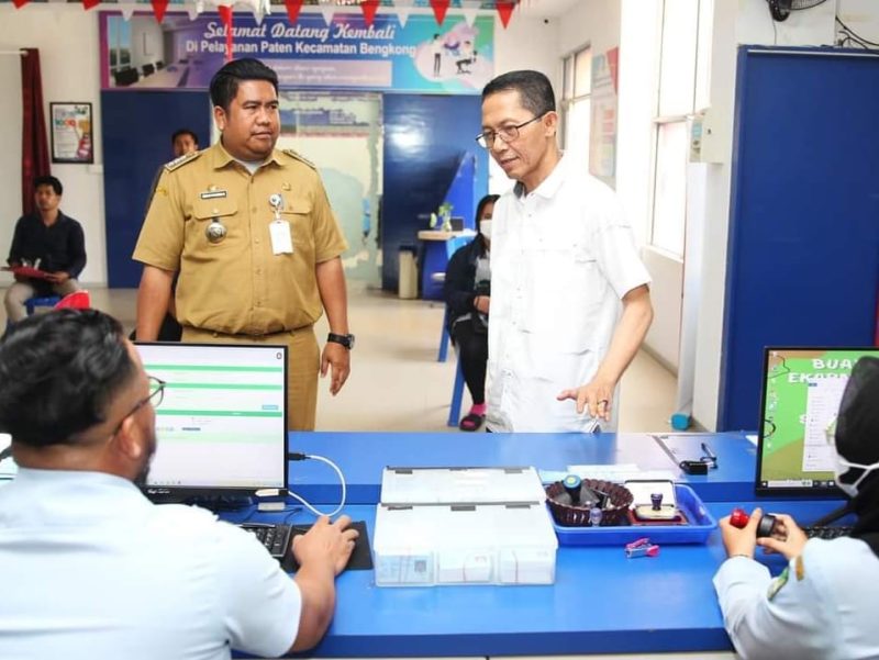 Wakil Wali Kota Batam Amsakar Achmad menghadiri kegiatan Orientasi Pelatihan Teknis bagi Tim Pendampingan Keluarga di Aula Kantor Camat Bengkong, Senin (20/3/2023) siang. Foto: MC Batam 